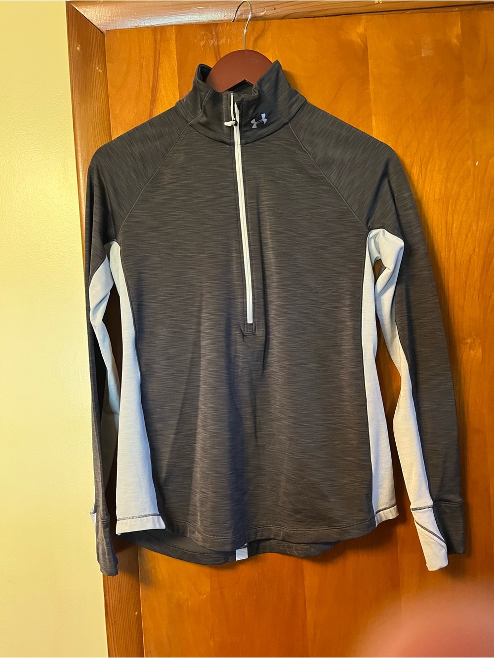 Under Armour women’s  Gray Half-Zip Active Pullover